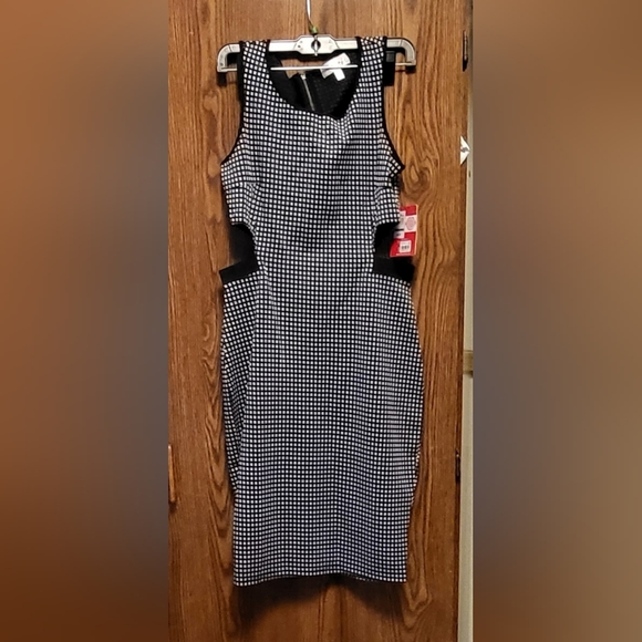 Dress - Picture 4 of 4